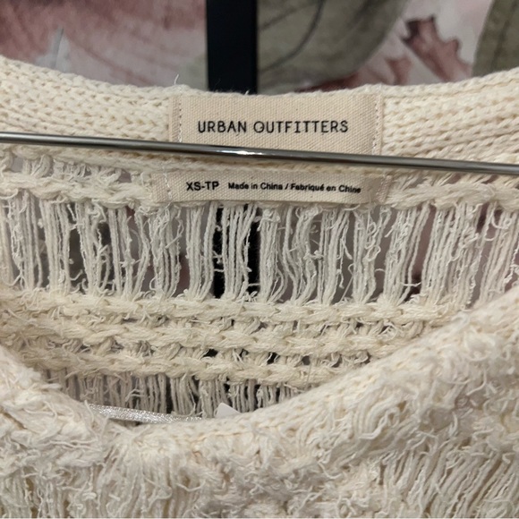 Urban Outfitters Crop Top Tahiti Bell Sleeve Fringe Sweater - Picture 4 of 7